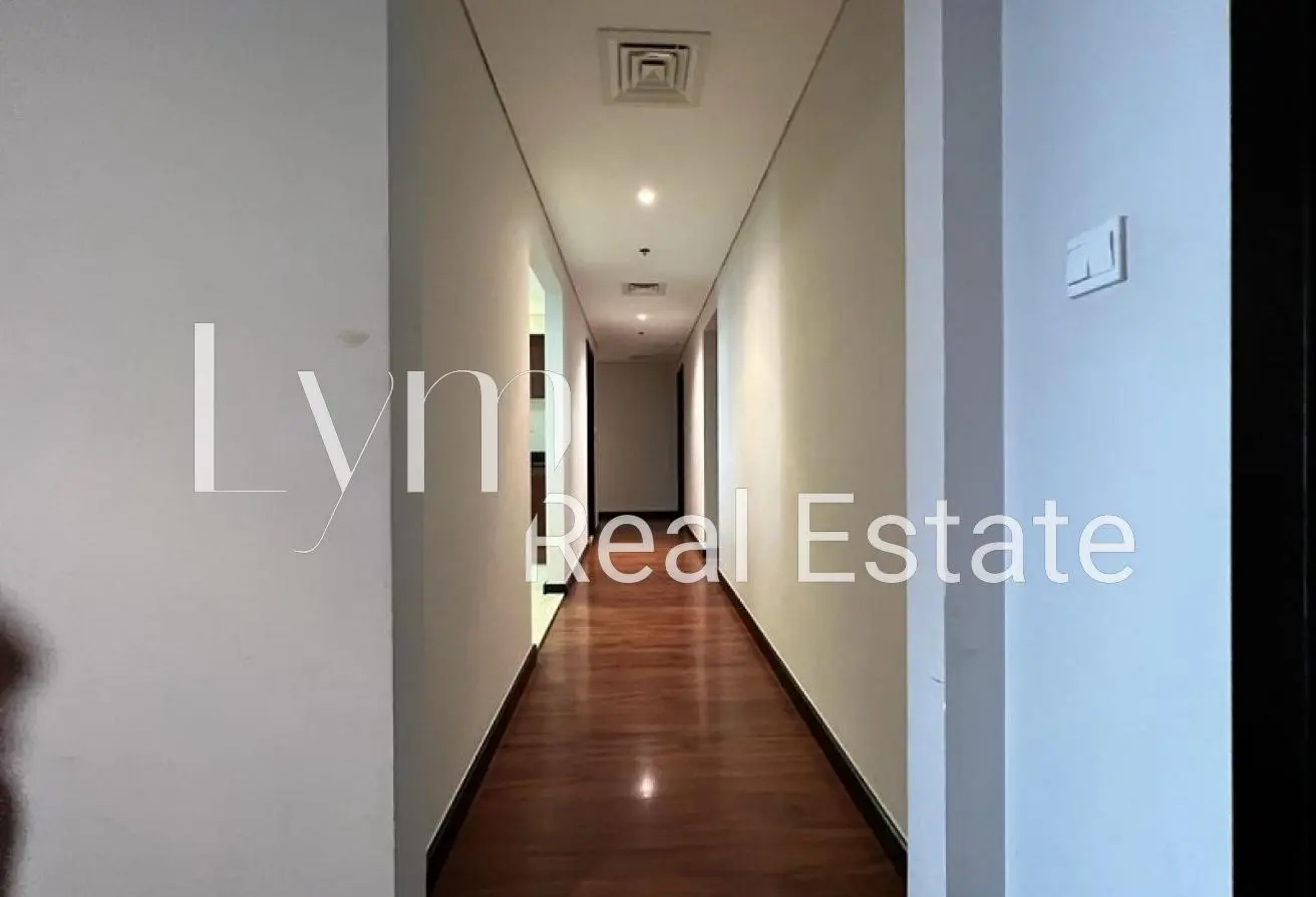 Corridor to the maid's room and guest bathroom, Green Lakes S2 apartment